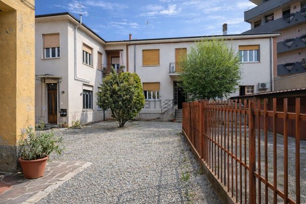 casa indipendente in vendita a Seregno