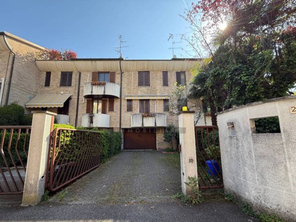 casa indipendente in vendita a Seregno