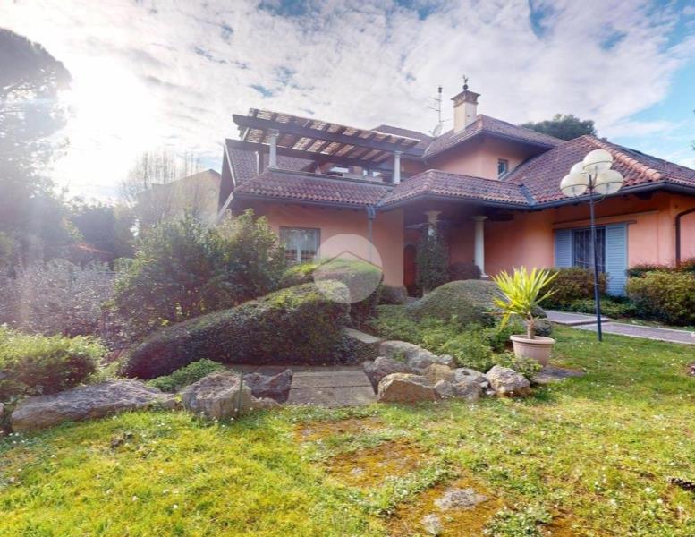 casa indipendente in vendita a Seregno