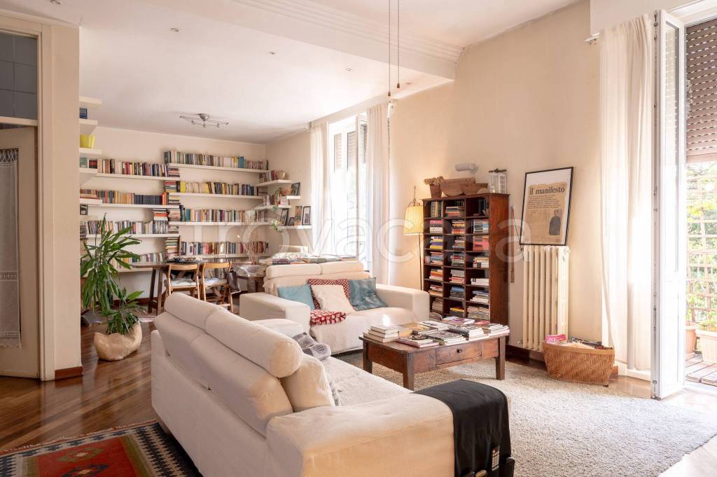 casa indipendente in vendita a Seregno