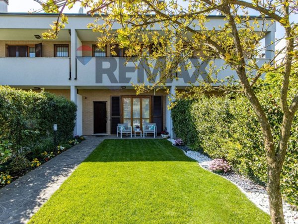 casa indipendente in vendita a Seregno