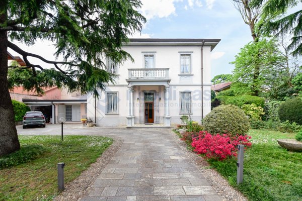 casa indipendente in vendita a Seregno