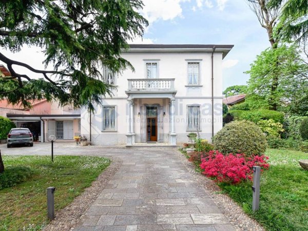 casa indipendente in vendita a Seregno