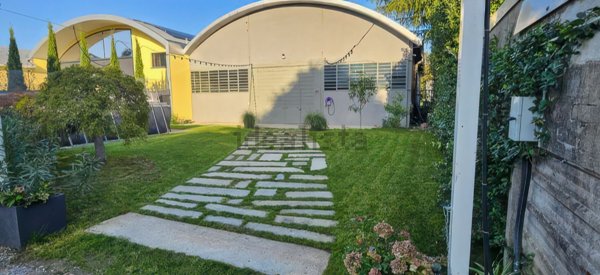 capannone in vendita a Seregno