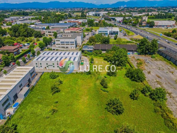 locale commerciale in vendita a Seregno