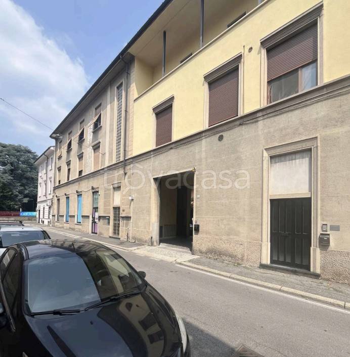 locale commerciale in vendita a Seregno