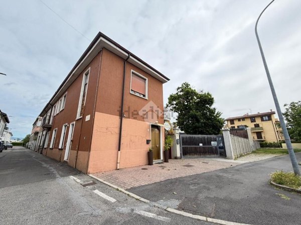 casa indipendente in vendita a Seregno