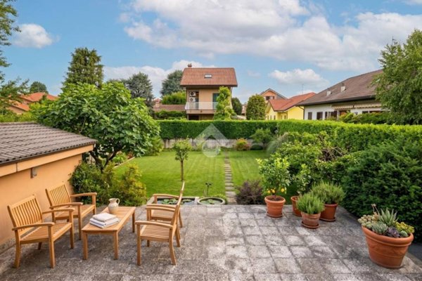 casa indipendente in vendita a Seregno