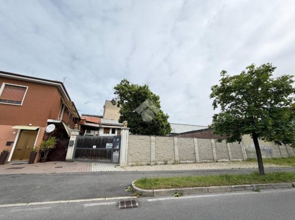 locale di sgombero in vendita a Seregno