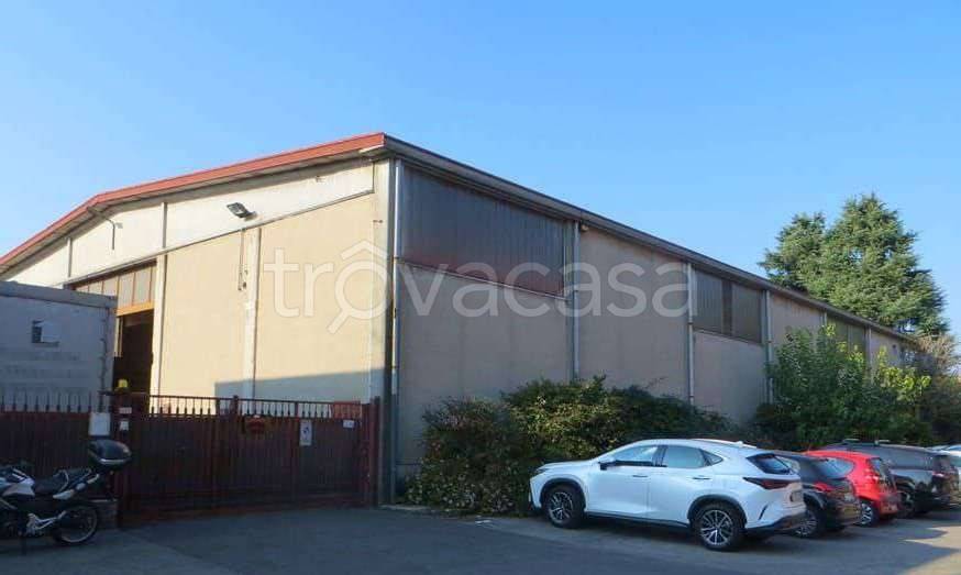 locale commerciale in vendita a Seregno
