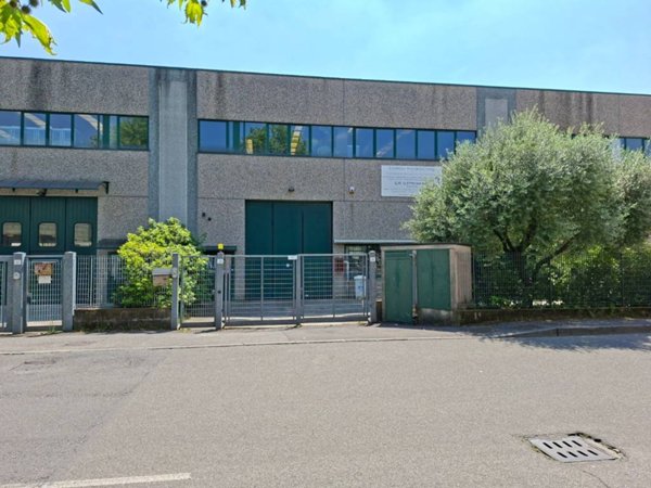 locale commerciale in vendita a Seregno