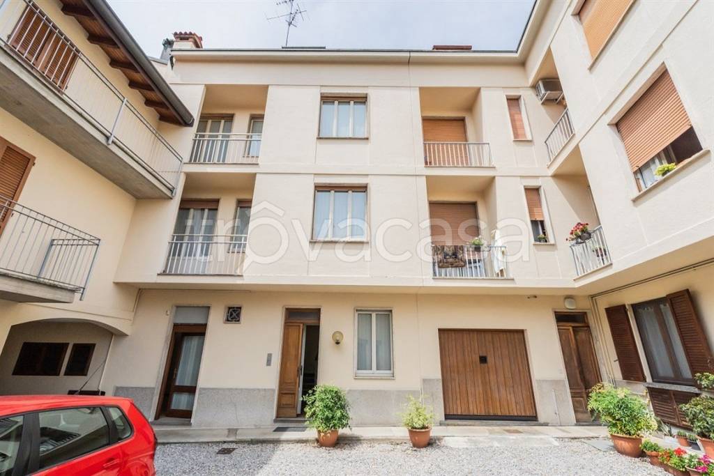 casa indipendente in vendita a Seregno