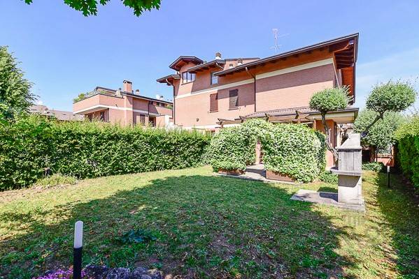 casa indipendente in vendita a Seregno