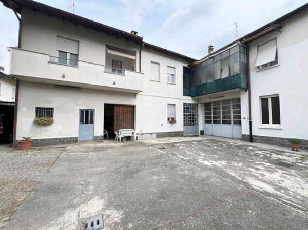 casa indipendente in vendita a Seregno