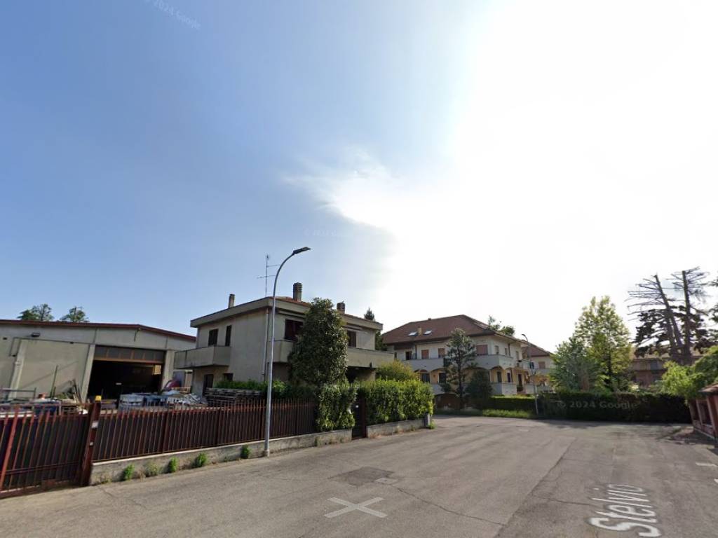 locale commerciale in vendita a Seregno