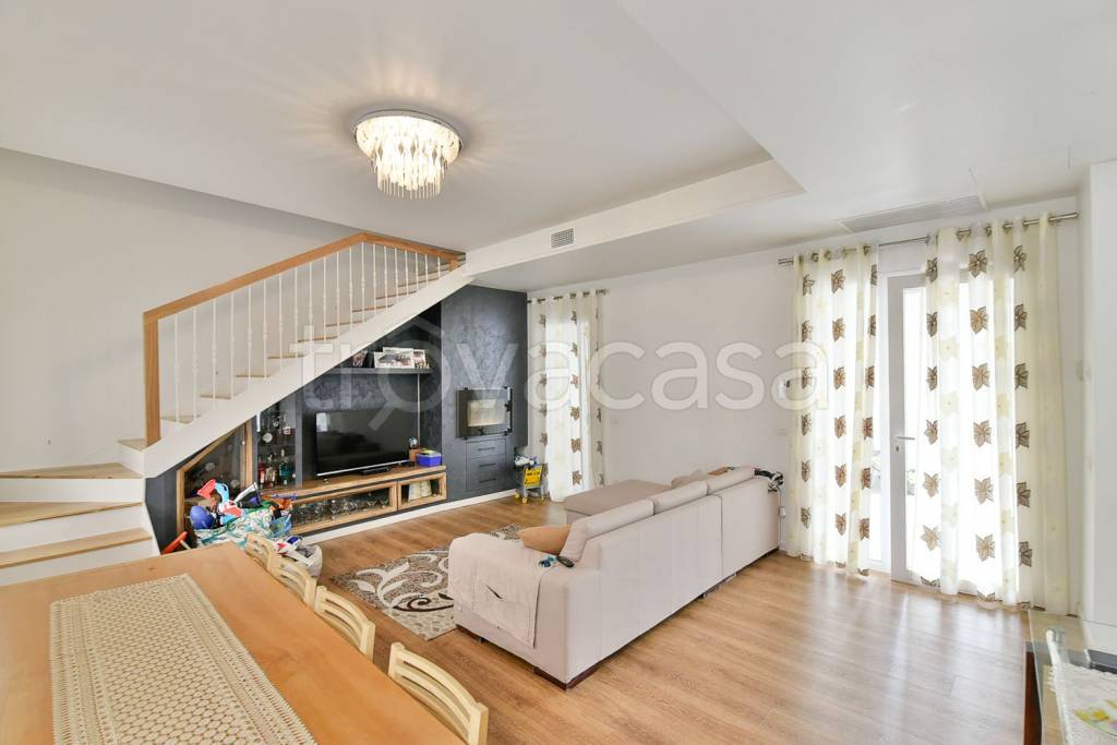 casa indipendente in vendita a Seregno