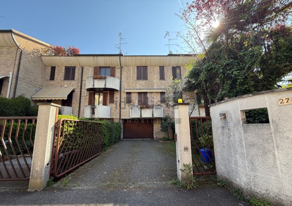 casa indipendente in vendita a Seregno