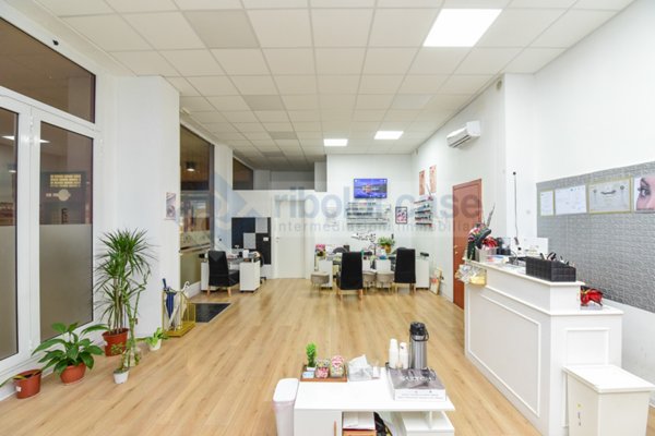 negozio in vendita a Seregno