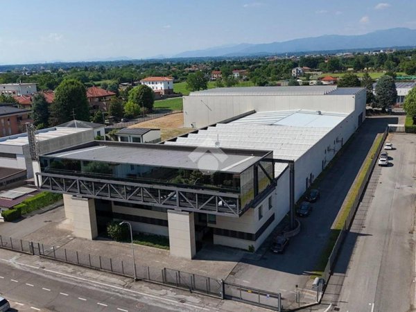 locale commerciale in vendita a Seregno
