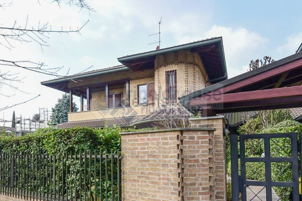 casa indipendente in vendita a Seregno