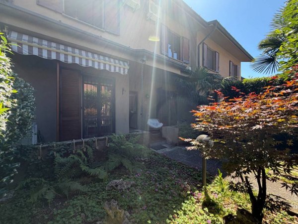 casa indipendente in vendita a Seregno