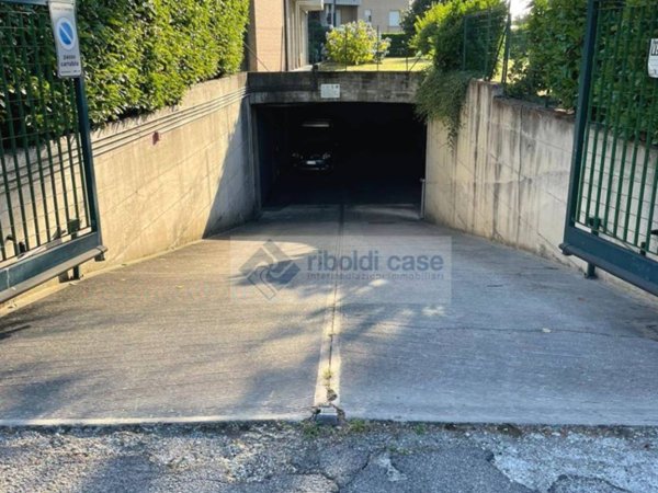 negozio in vendita a Seregno