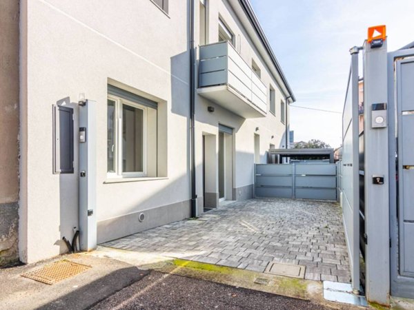 casa indipendente in vendita a Seregno