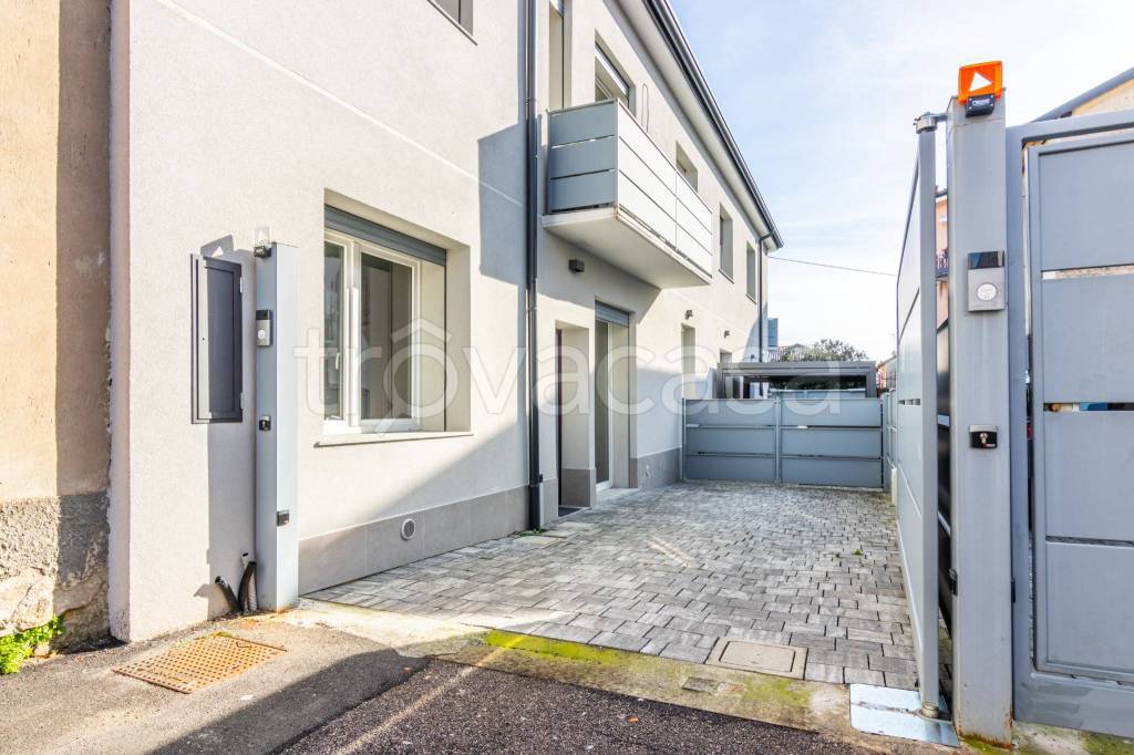 casa indipendente in vendita a Seregno