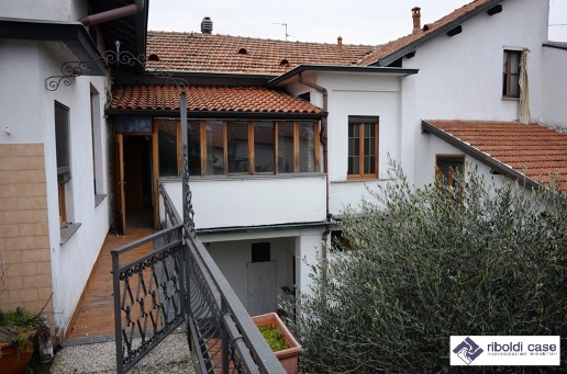 casa indipendente in vendita a Seregno