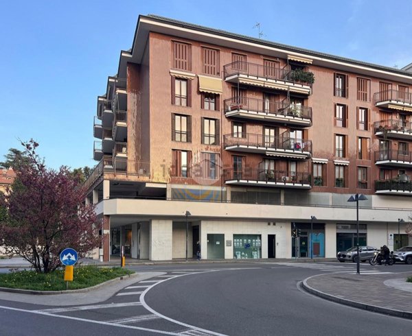 locale commerciale in vendita a Seregno
