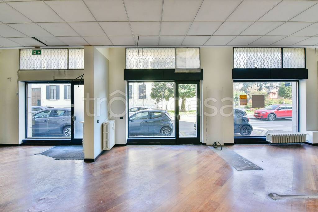 negozio in vendita a Seregno