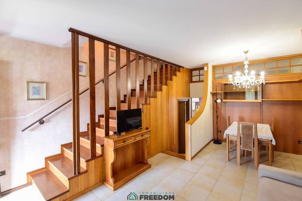 casa indipendente in vendita a Seregno