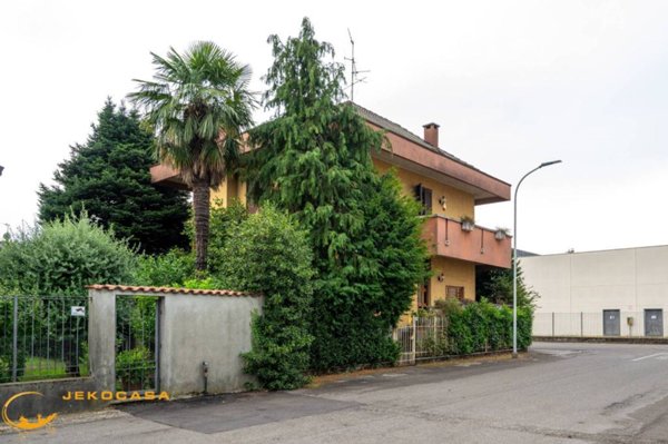 casa indipendente in vendita a Seregno