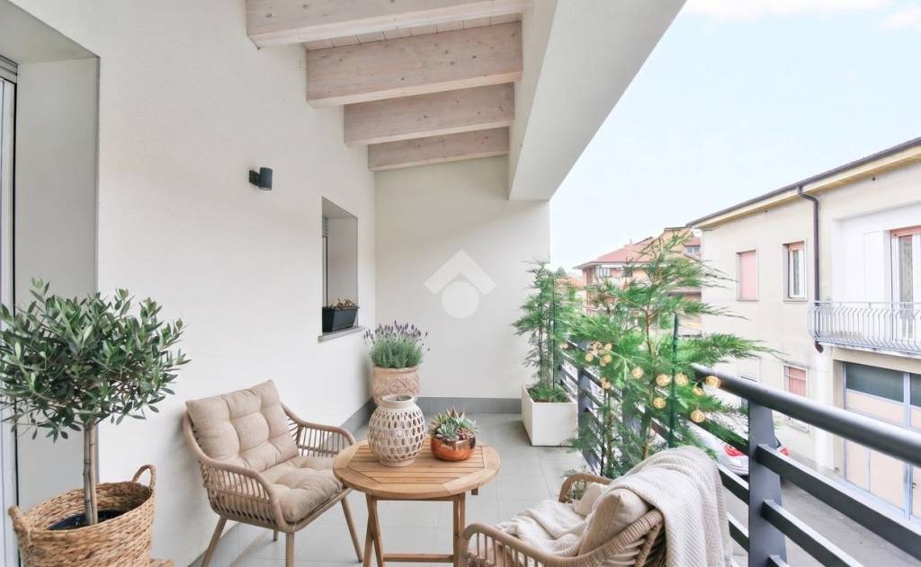 casa indipendente in vendita a Seregno