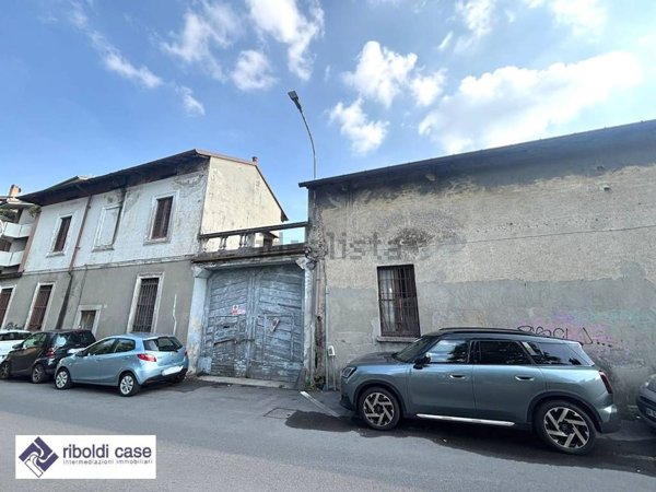 casa indipendente in vendita a Seregno
