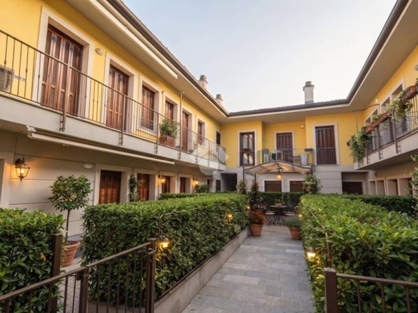 casa indipendente in vendita a Seregno