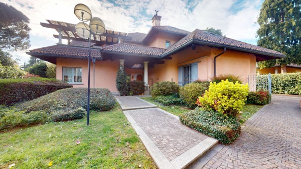 casa indipendente in vendita a Seregno