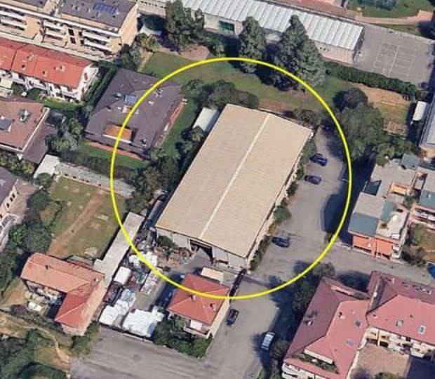 locale commerciale in vendita a Seregno