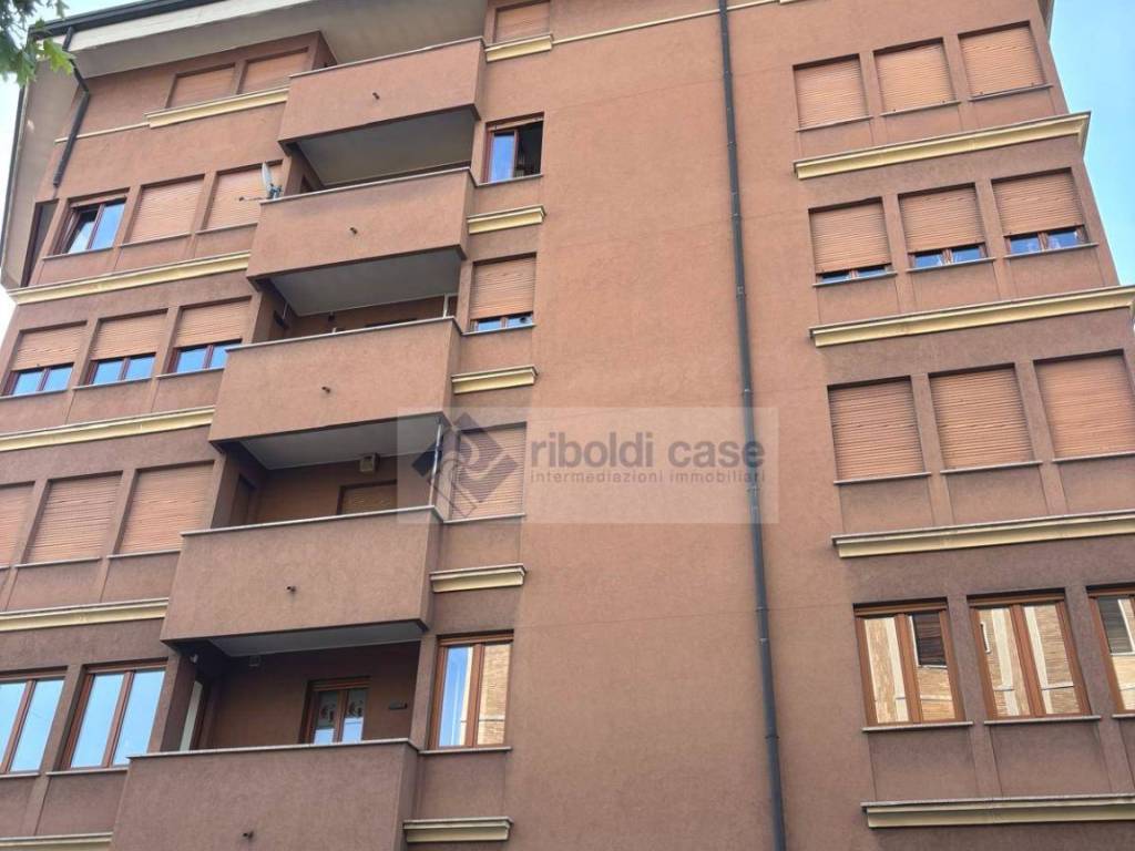negozio in vendita a Seregno