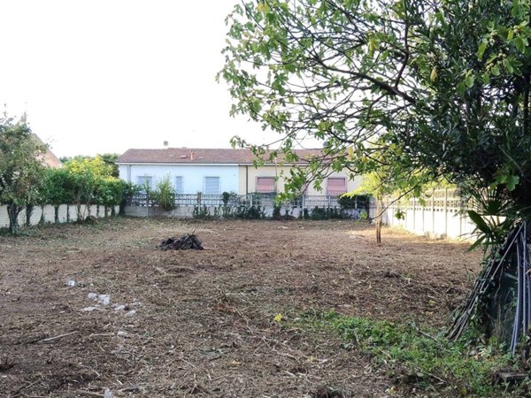 terreno edificabile in vendita a Seregno