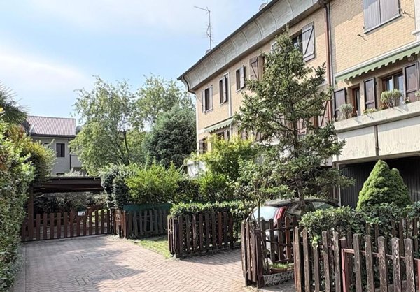 casa indipendente in vendita a Seregno