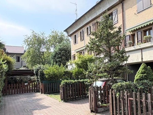 casa indipendente in vendita a Seregno