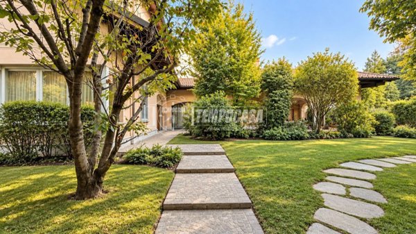 casa indipendente in vendita a Seregno