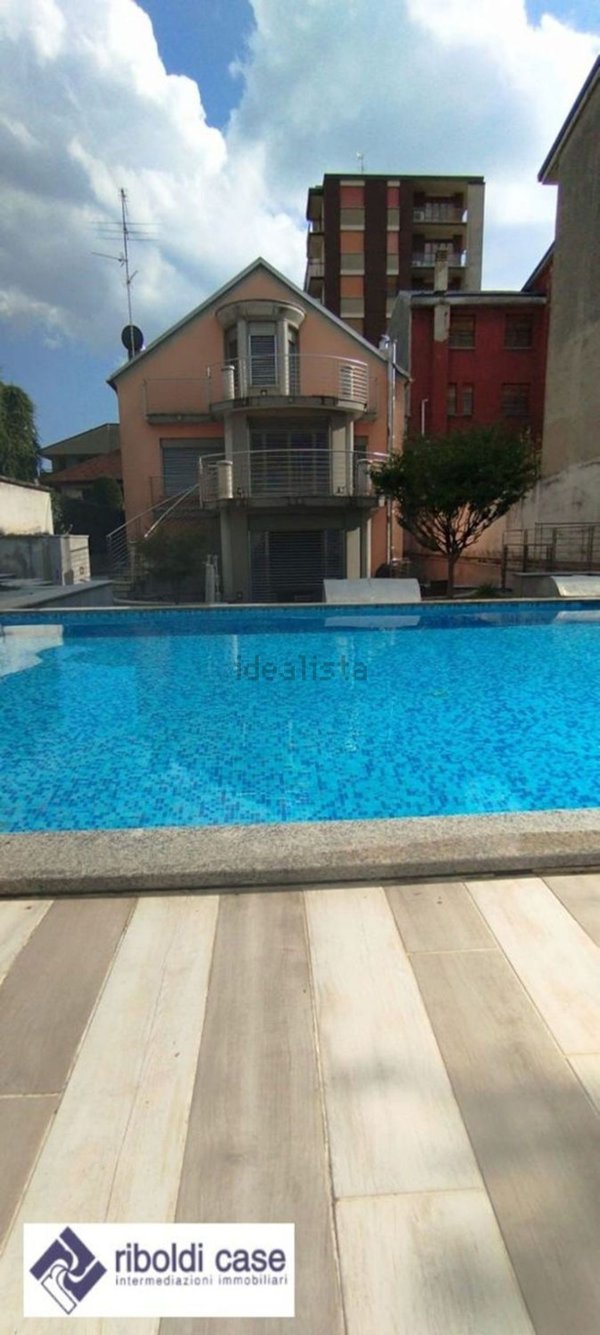 casa indipendente in vendita a Seregno