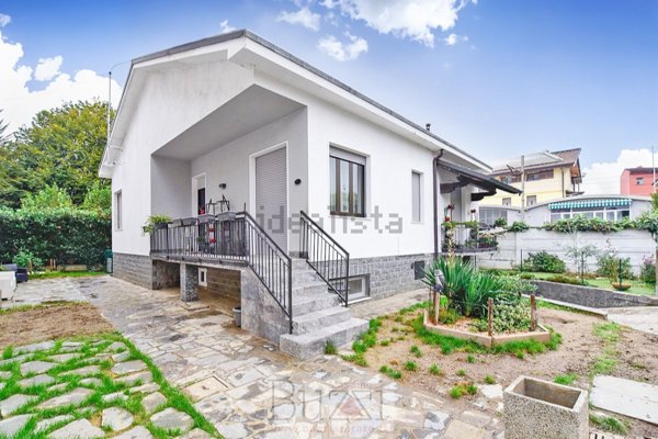 casa indipendente in vendita a Seregno