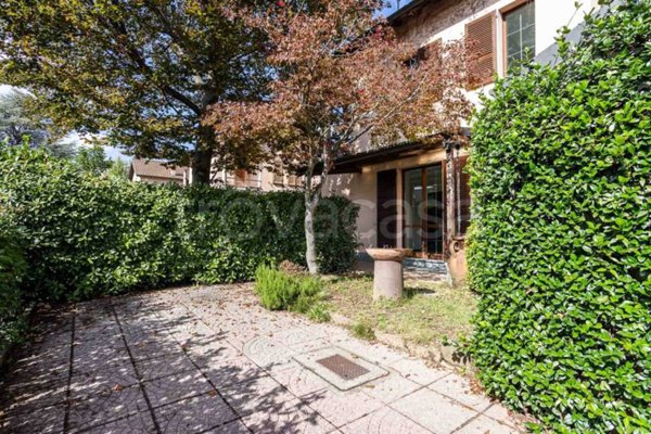 casa indipendente in vendita a Seregno