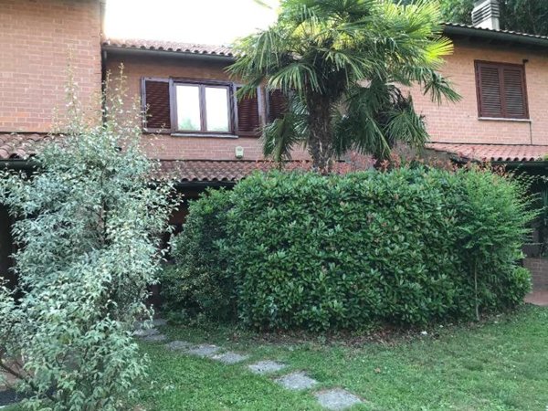 casa indipendente in vendita a Seregno