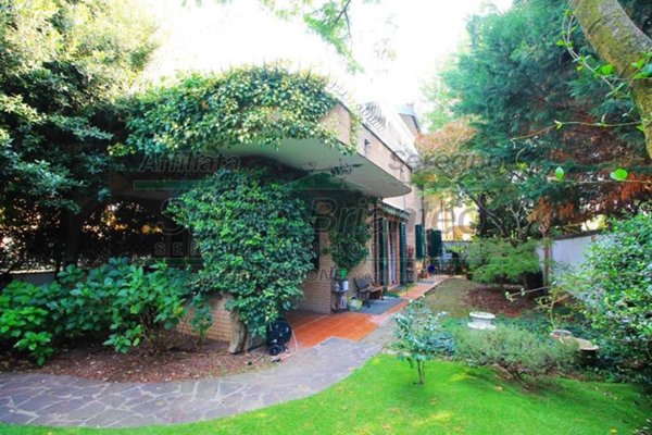 casa indipendente in vendita a Seregno
