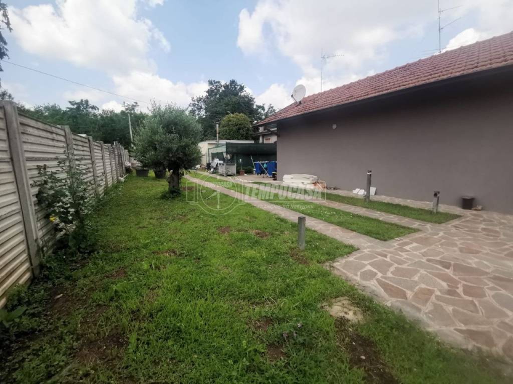 casa indipendente in vendita a Seveso in zona Baruccana