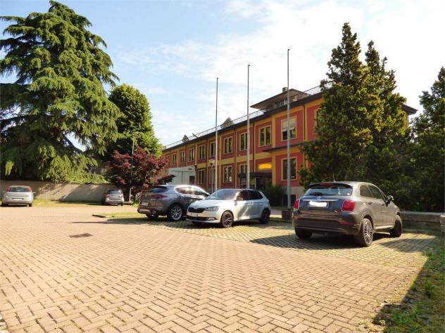 locale commerciale in vendita a Seveso